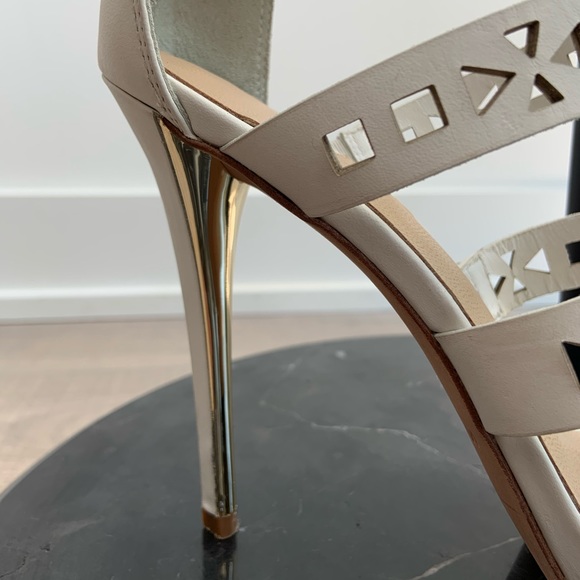 SOLD: Guess by Marciano White Heels - Size 7 - Picture 5 of 6